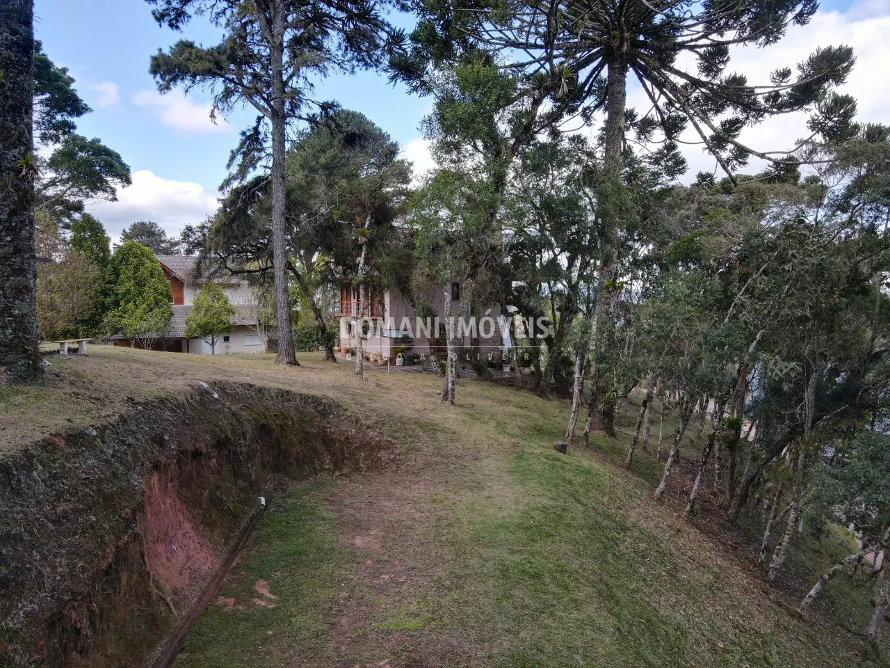 Terreno à venda de 1.115 m² em Campos do Jordão, SP, Brasil