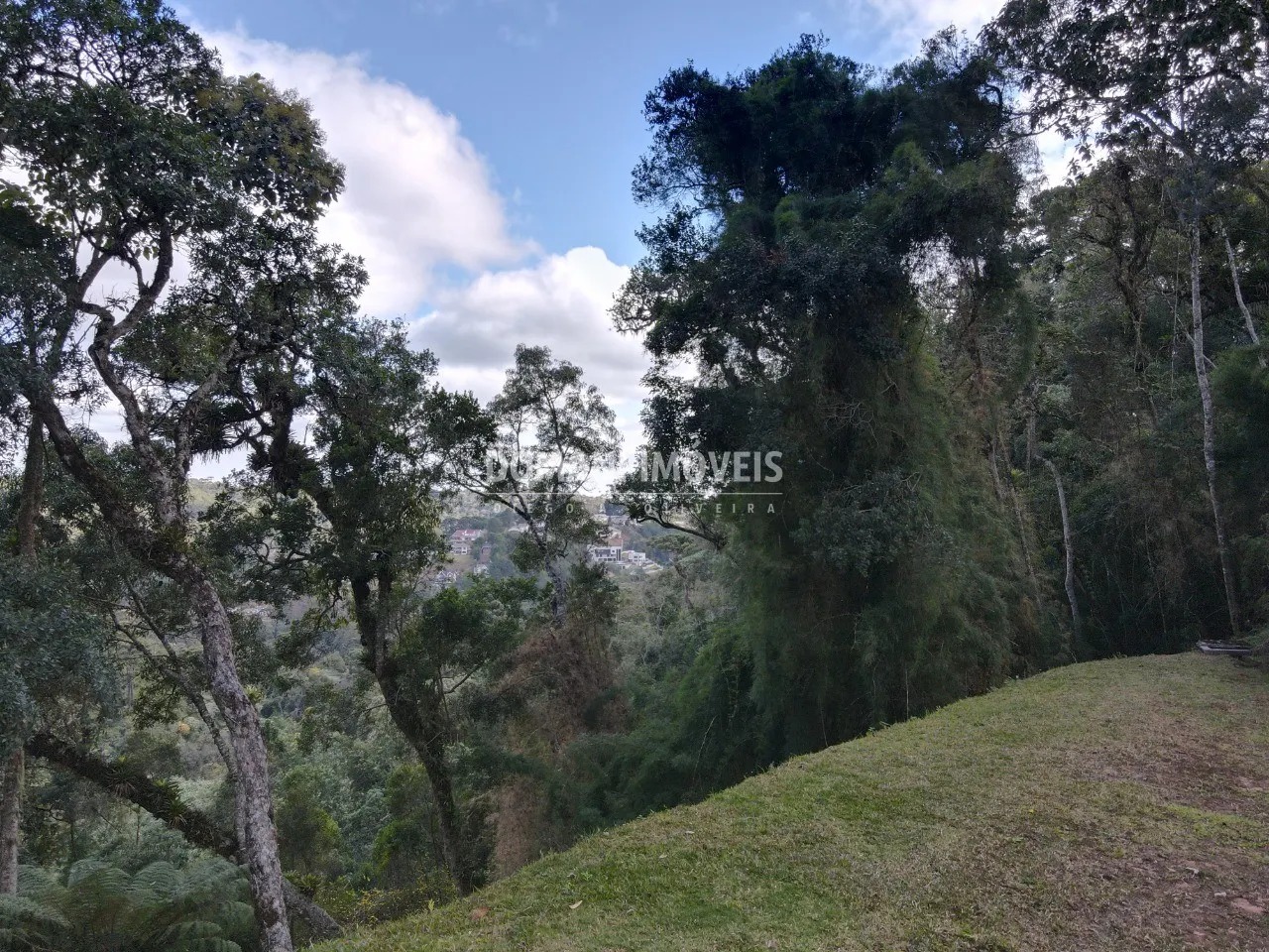 Terreno à venda de 1.115 m² em Campos do Jordão, SP, Brasil