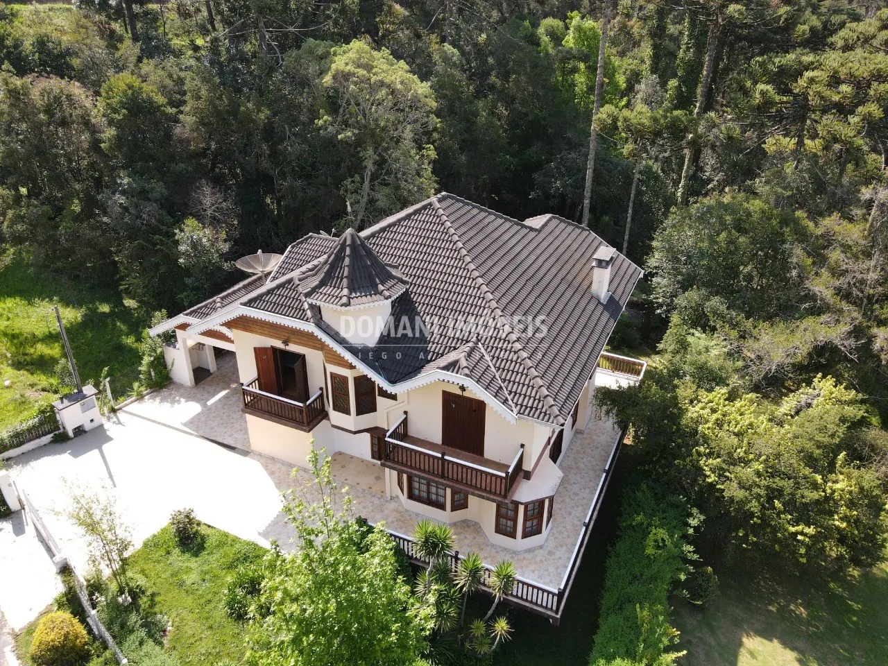 Casa à venda de 1.630 m² em Campos do Jordão, SP, Brasil