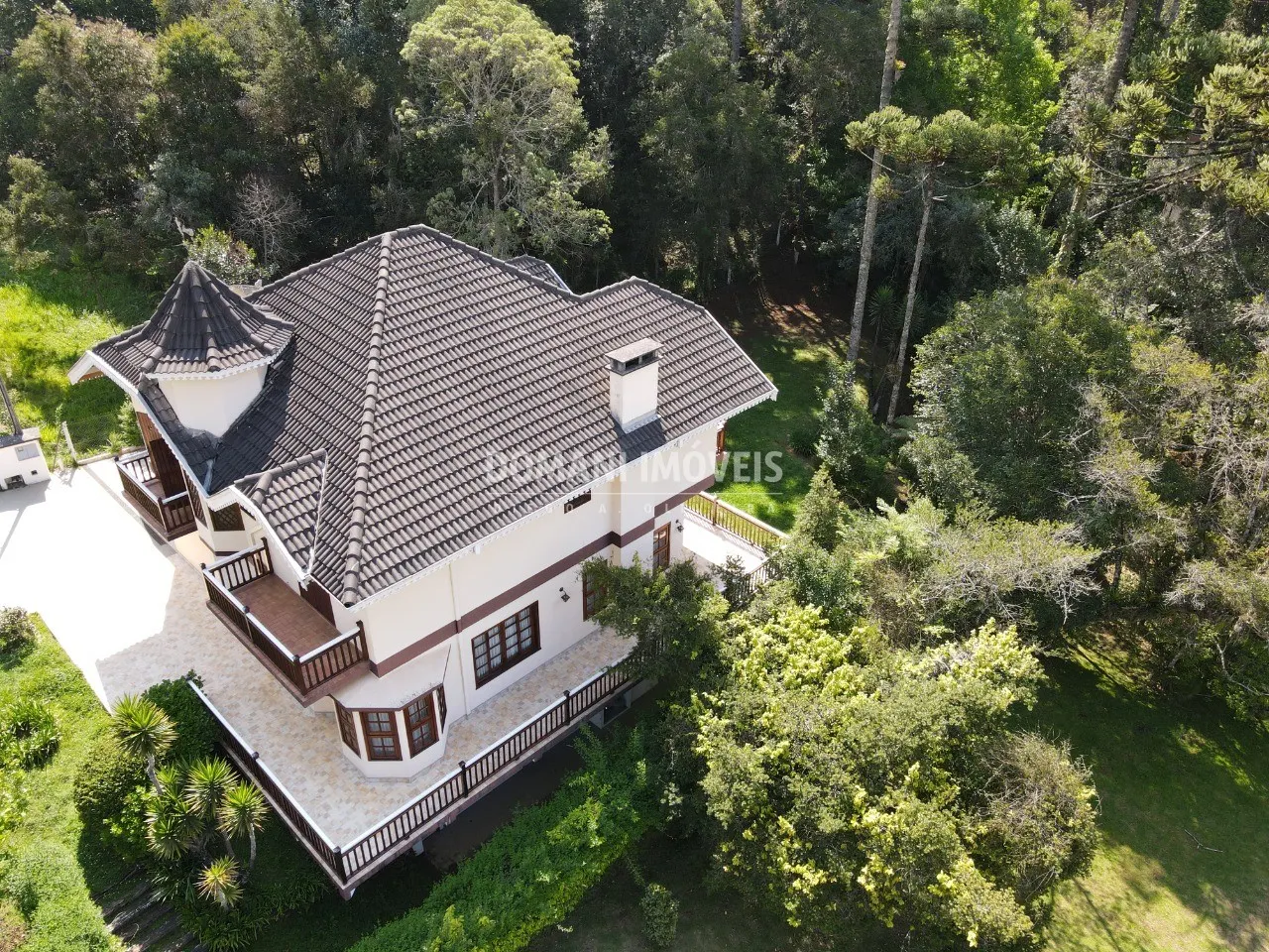 Casa à venda de 1.630 m² em Campos do Jordão, SP, Brasil