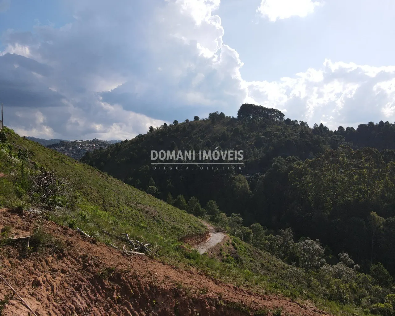 Terreno à venda de 2.420 m² em Campos do Jordão, SP, Brasil