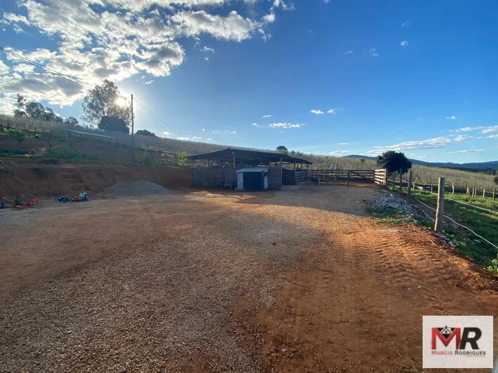 Sítio à venda e para Arrendar de 6 ha em Careaçu, MG, Brasil