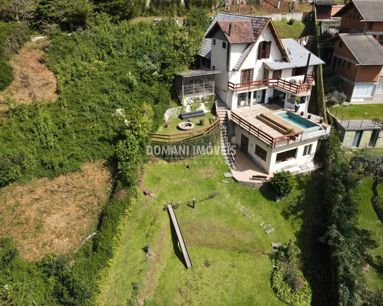 Casa à venda de 1.220 m² em Campos do Jordão, SP, Brasil