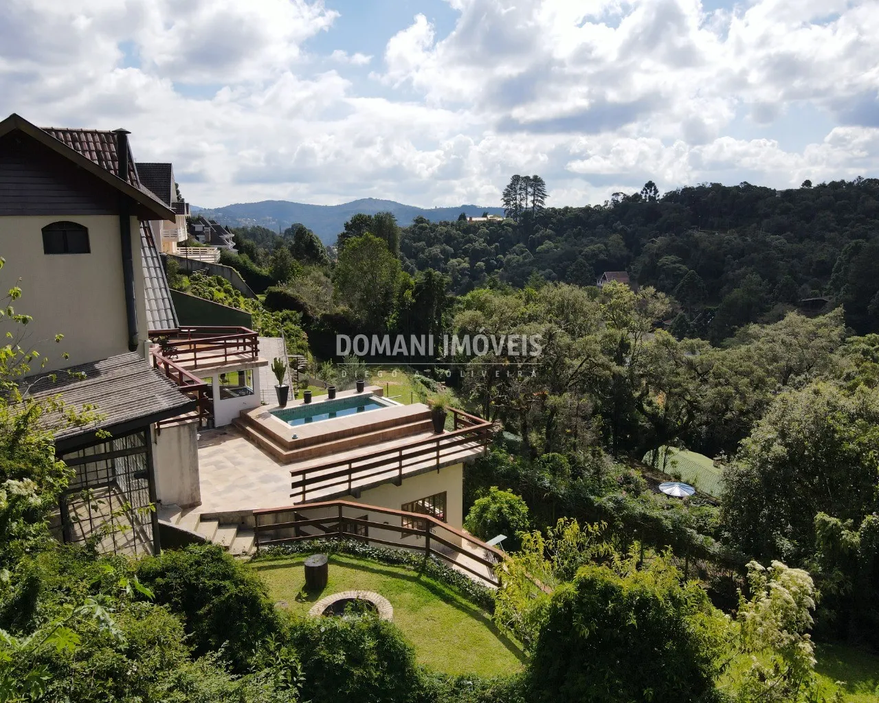 Casa à venda de 1.220 m² em Campos do Jordão, SP, Brasil