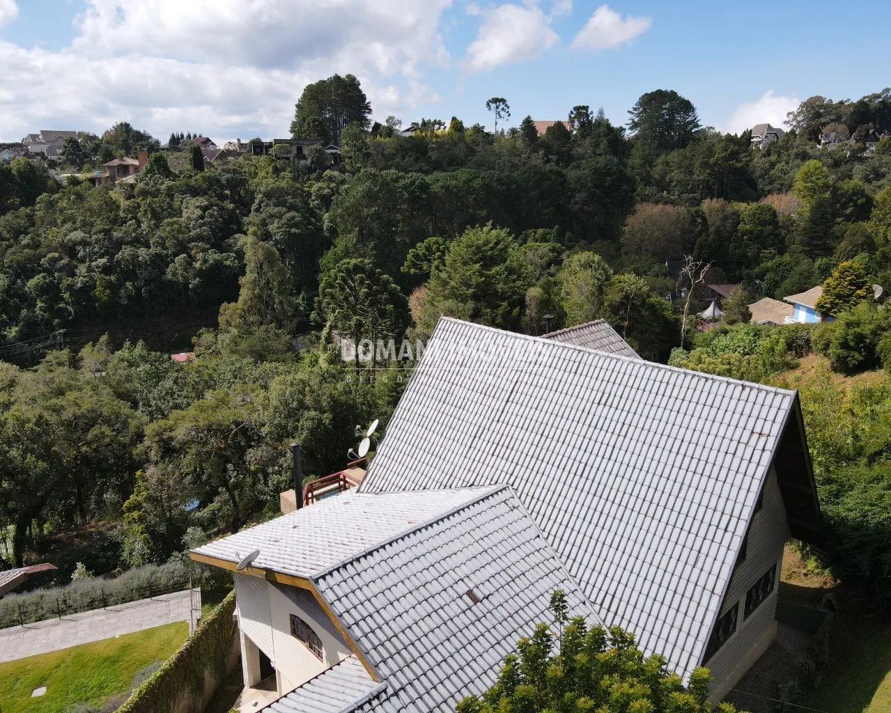 Casa à venda de 1.220 m² em Campos do Jordão, SP, Brasil