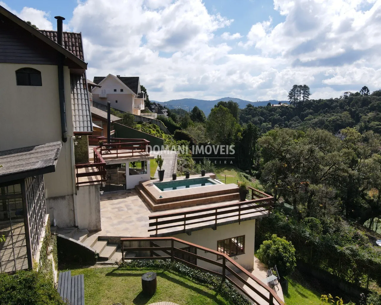 Casa à venda de 1.220 m² em Campos do Jordão, SP, Brasil