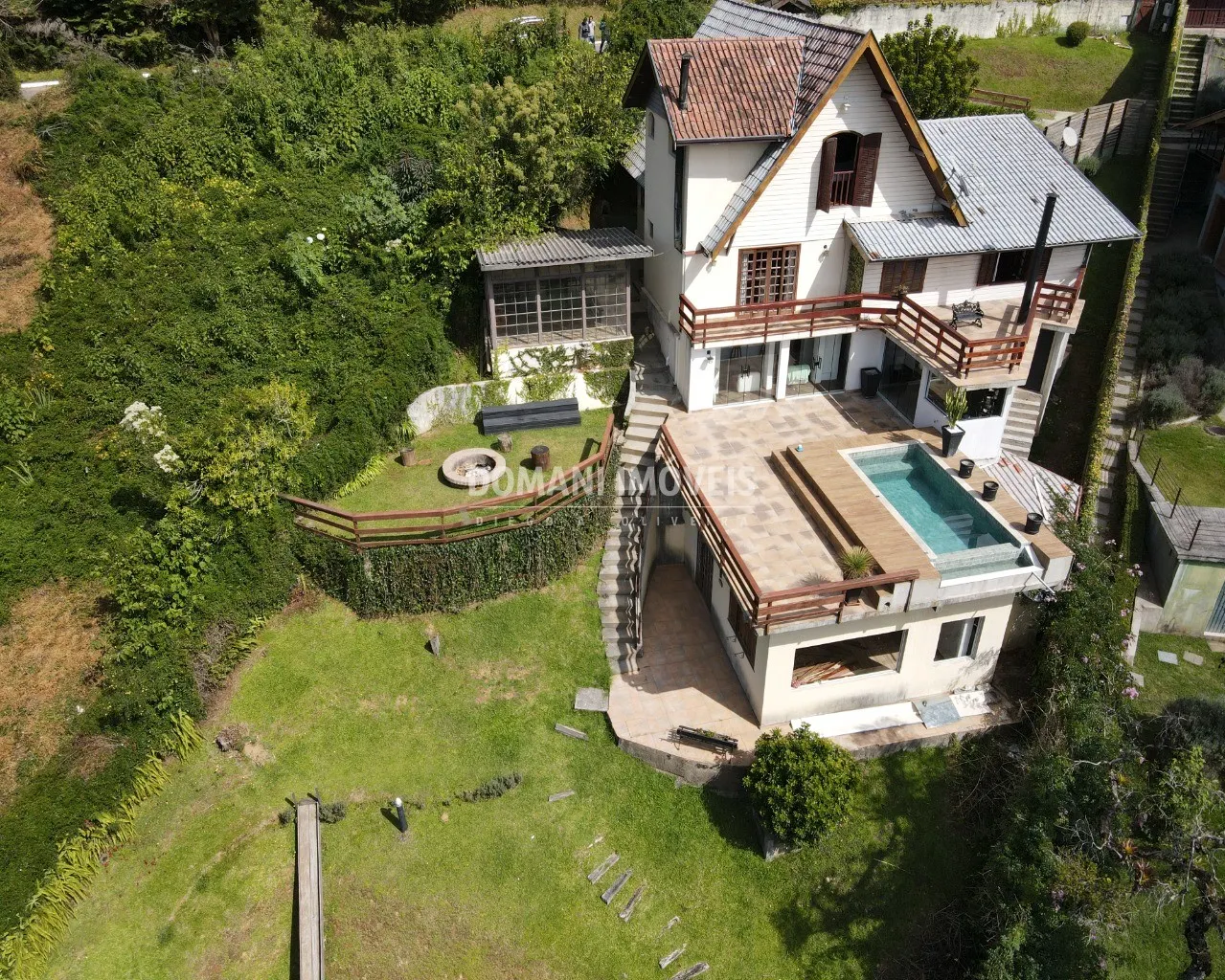 Casa à venda de 1.220 m² em Campos do Jordão, SP, Brasil