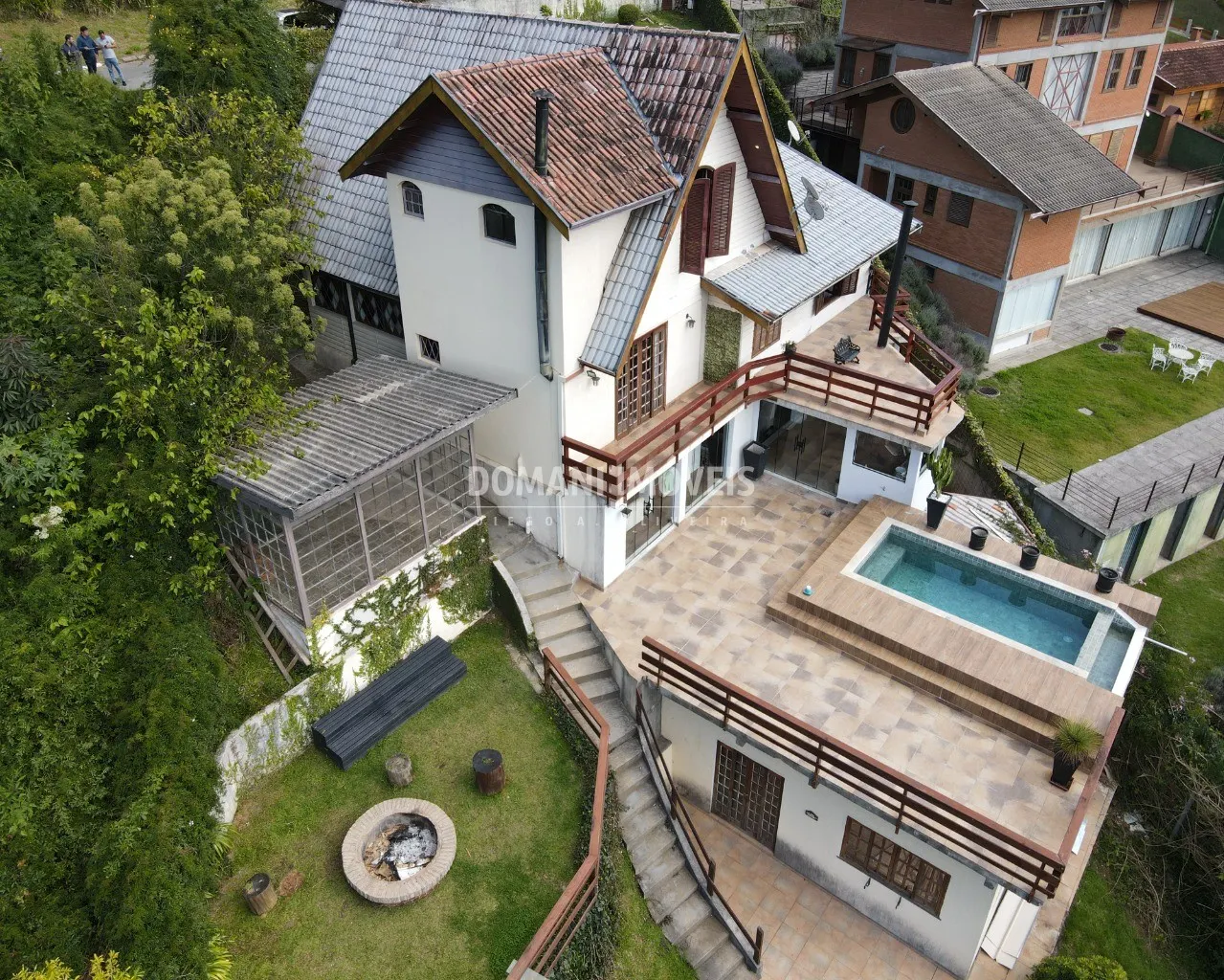 Casa à venda de 1.220 m² em Campos do Jordão, SP, Brasil