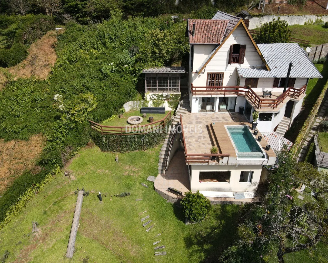 Casa à venda de 1.220 m² em Campos do Jordão, SP, Brasil