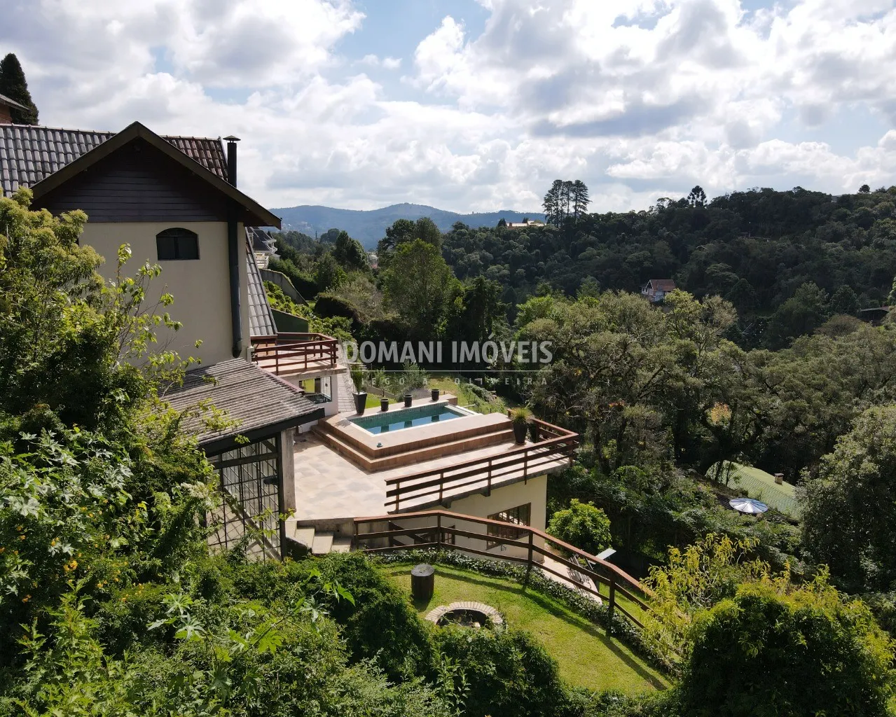 Casa à venda de 1.220 m² em Campos do Jordão, SP, Brasil