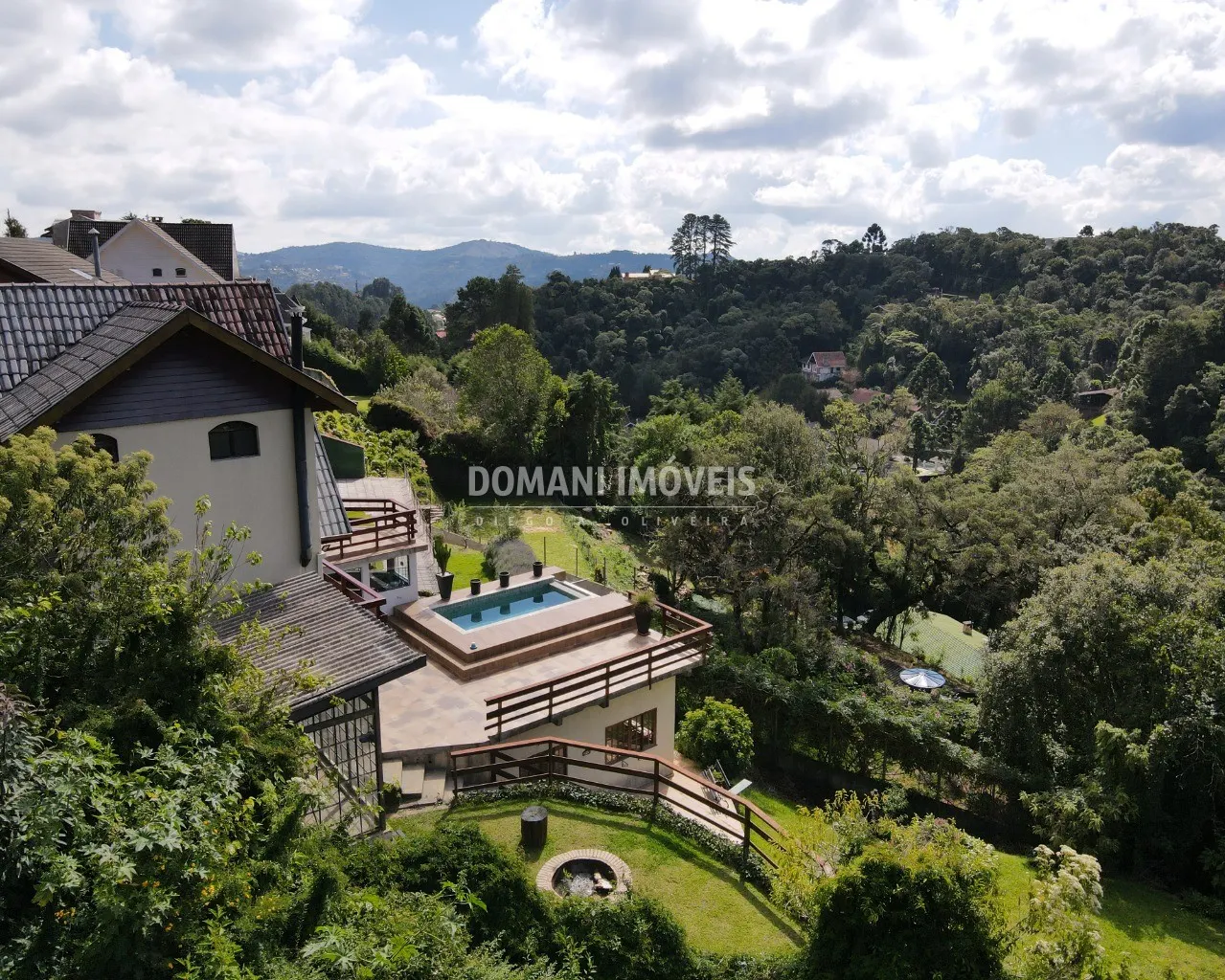 Casa à venda de 1.220 m² em Campos do Jordão, SP, Brasil