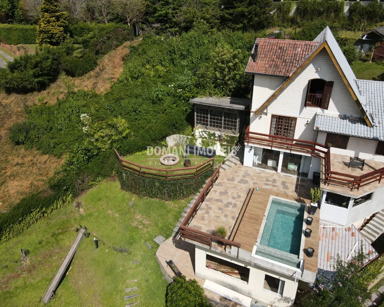 Casa à venda de 1.220 m² em Campos do Jordão, SP, Brasil