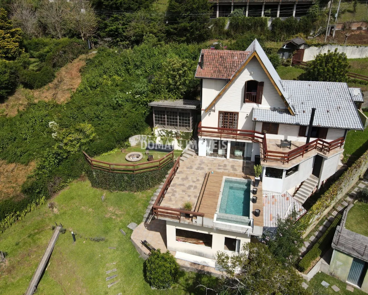 Casa à venda de 1.220 m² em Campos do Jordão, SP, Brasil