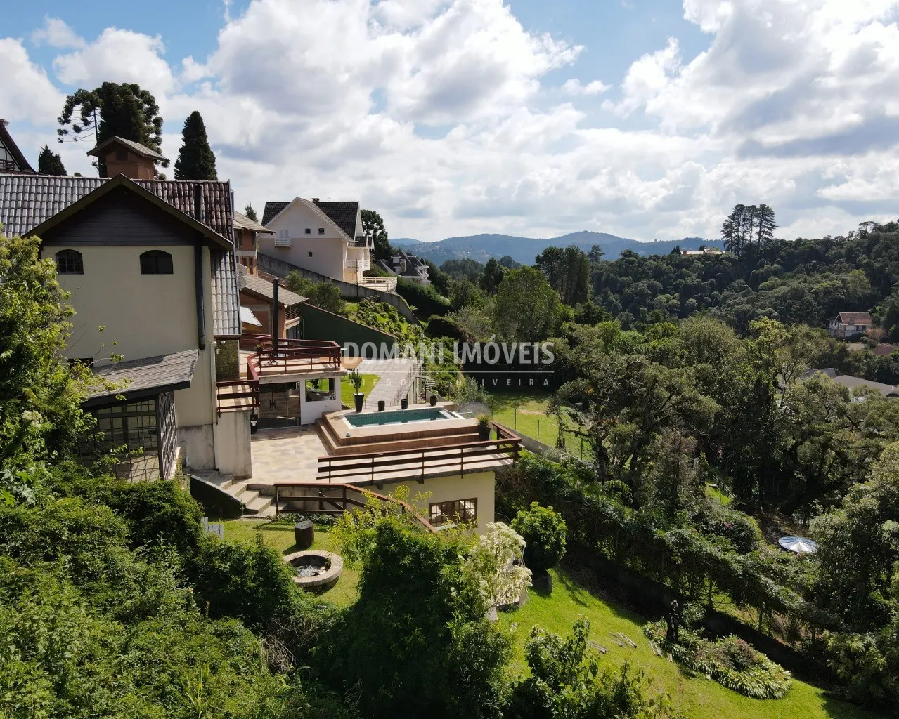 Casa à venda de 1.220 m² em Campos do Jordão, SP, Brasil
