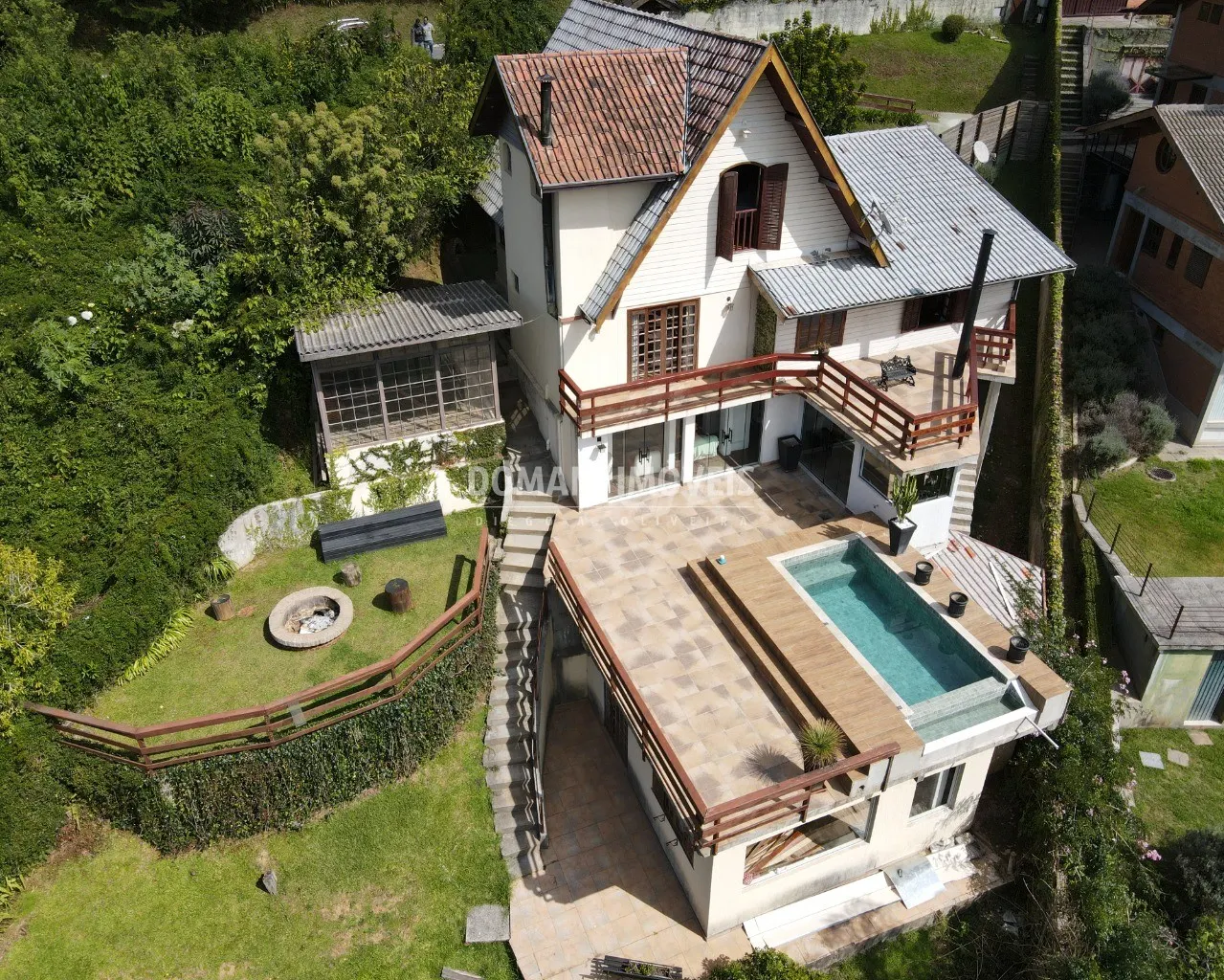 Casa à venda de 1.220 m² em Campos do Jordão, SP, Brasil