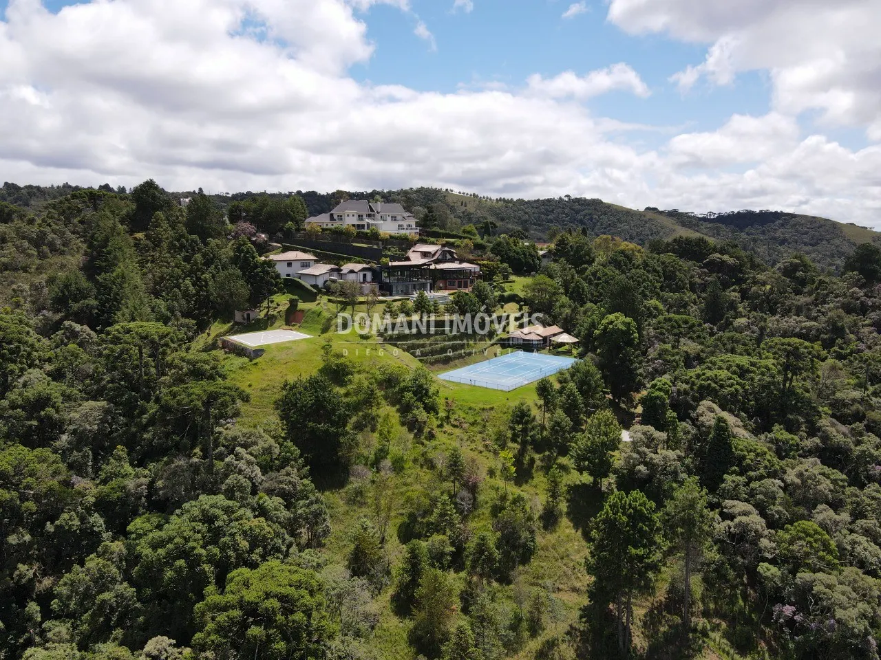 Casa à venda de 9.400 m² em Campos do Jordão, SP, Brasil