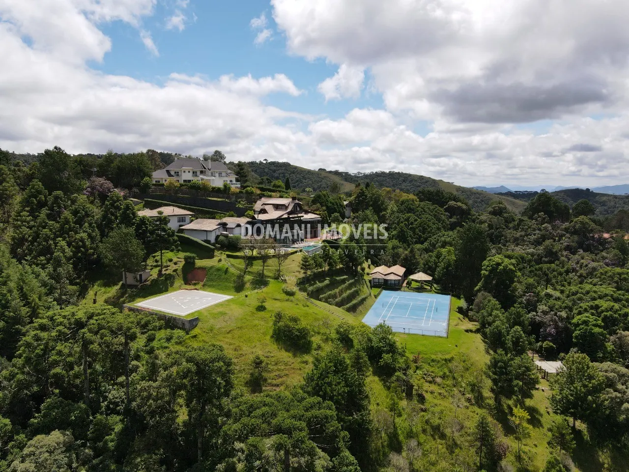 Casa à venda de 9.400 m² em Campos do Jordão, SP, Brasil